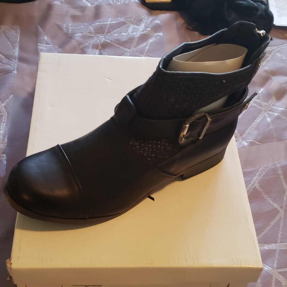 XOXO Barr boots